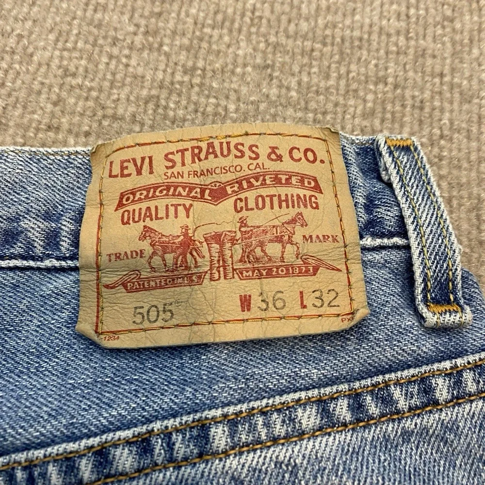Vtg Levis Jeans Mens 36 Fits 34x32 Blue 505 Denim Y2K Distressed Straight 90s
